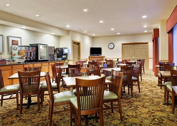 Country & By Radisson, Rock Falls, Il Hotel
