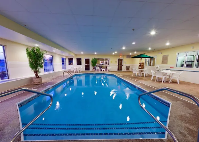 Country & By Radisson, Rock Falls, Il 3* Rock Falls