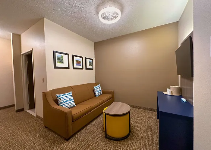Hotel Country & By Radisson, Rock Falls, Il