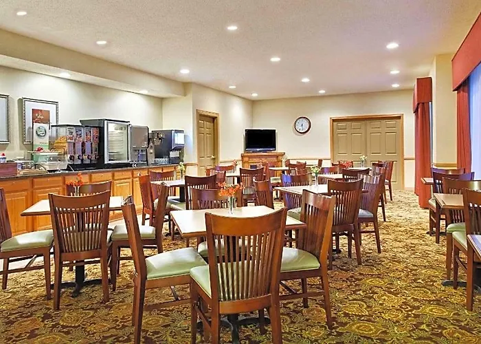 Hotel Country & By Radisson, Rock Falls, Il