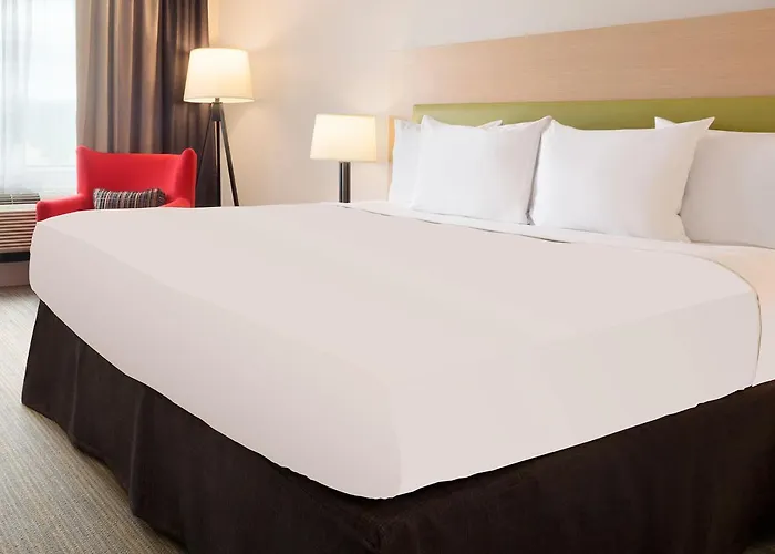 Country & By Radisson, Rock Falls, Il 3*